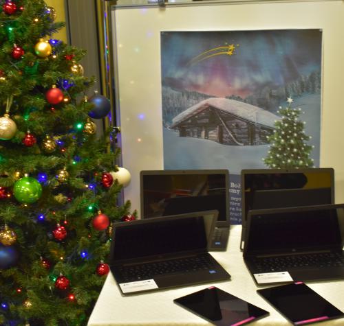 Nowe laptopy i tablety otrzymane w ramach Sieć na kulturę w podregionie piotrkowskim.