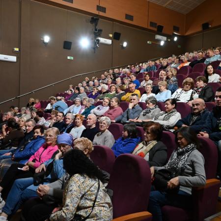 Publiczność zgromadzona na seansie filmowym w RCK.