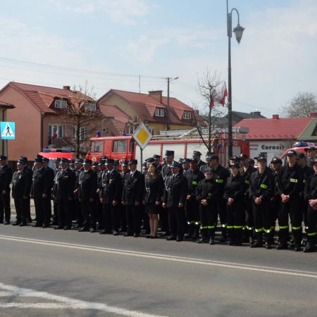 Strażacy podczas Ceremonii na Placu Wolności.