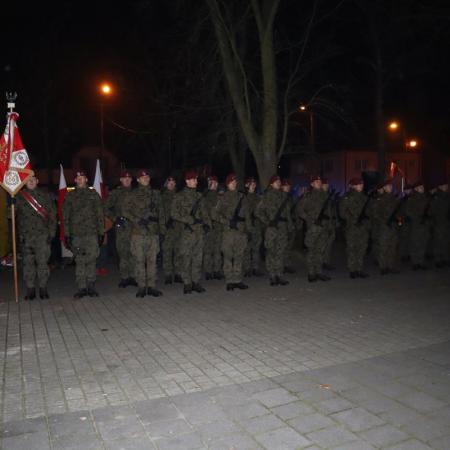 Oddanie chodu walczącym o ojczyzne przez żołnierzy