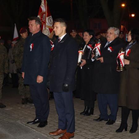 Złożenie zniczy pod Pomnikiem Pamięci 