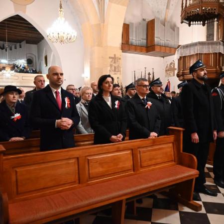 Samorządowcy zgromadzeni na modlitwie w intencji Ojczyzny.