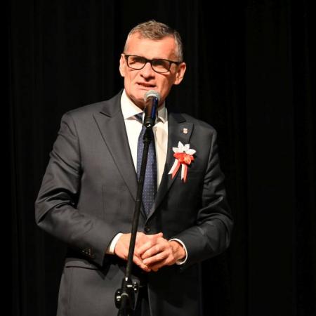 Burmistrz Drzewicy Janusz Reszelewski w trakcie przemówienia.