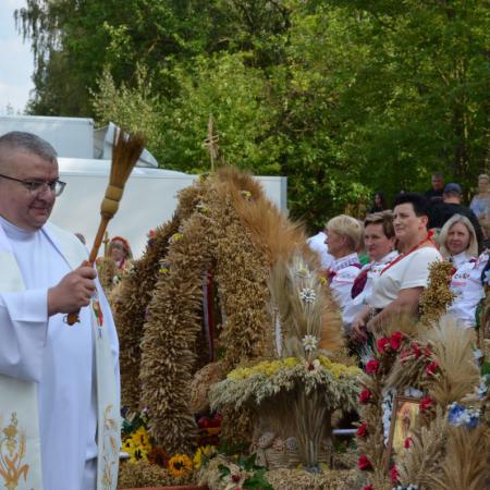 Poświęcenie wieńców dożynkowych.