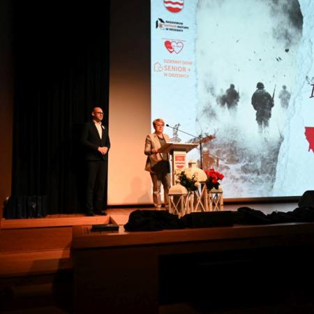 Wojewoda łódzki Dorota Ryl w trakcie wystąpienia.