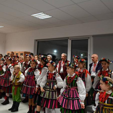 ZPiT Drzewiczanie w strojah ludowych z regionu opoczyńskiego.