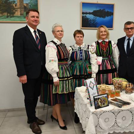 Burmistrz Drzewicy wraz z zaproszonymi goścmi.