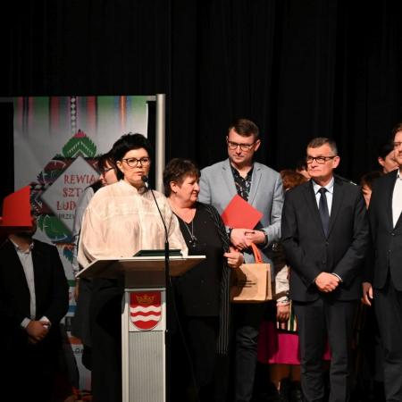 Wystąpienie zaproszonych gości w trakcie Rewii Sztuki Ludowej.