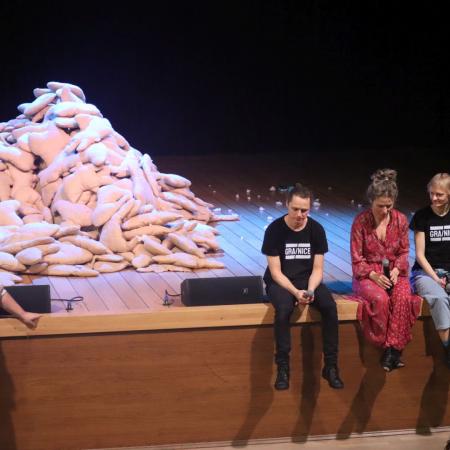 Wykład historyczny z udziałem aktorów.