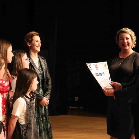 Wręczenie nagrody przez Burmistrza 