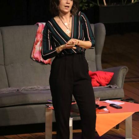 Aktorka w trakcie monolu na scenie RCK.