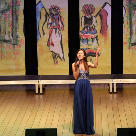 Khrystyna Matvienko śpiewa na scenie