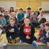 Przedszkolaki zasłuchani w historię wilczka